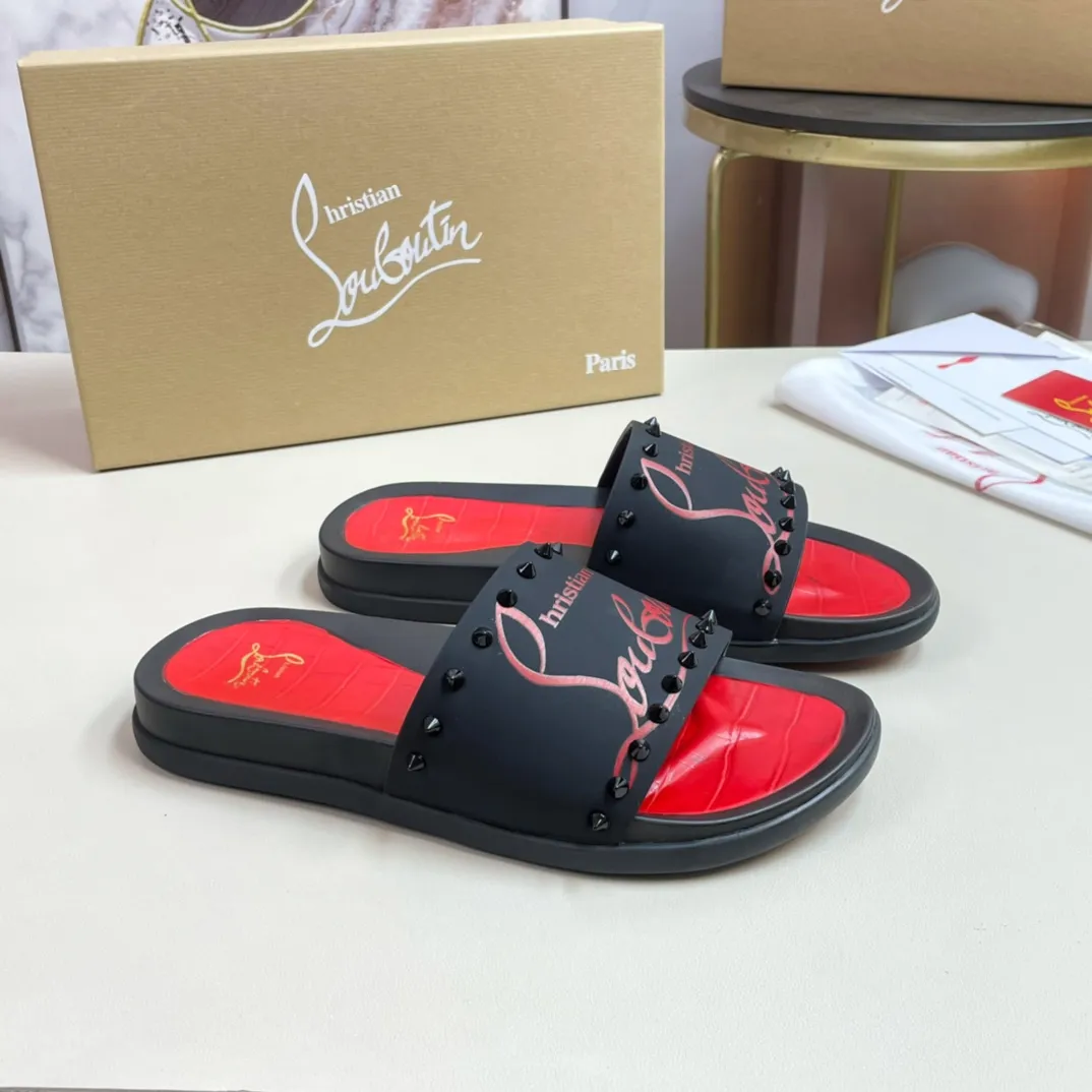 [CL red sole shoes] P: 340💰 size 38-45 Men’s classic slippers, made on the official website 1:1, the original factory specializes in original materials ➖ OEM 3D printed patterns, all hand-nailed and made ➖ Ultra-light non-slip outsole. Super fashionable and super comfortable, handsome on the feet, a must-have for men in summer! !